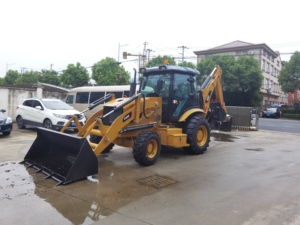 Chargeuse-pelleteuse Caterpillar CAT 420F d'occasion, 4x4, bon état de marche, moteur CAT d'origine, à vendre - Product Image 5