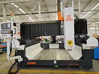 Machine de fraisage CNC 4 axes RC avec lit de travail en tube d'acier recuit à paroi épaisse pour la découpe de matériaux composites en nylon et de motifs en bois