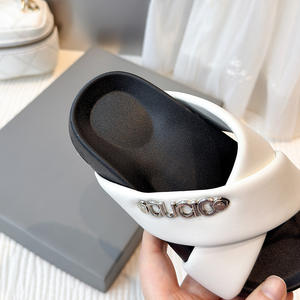 Claquettes Enfants Mode Européenne Américaine Sandales Claquettes Tendances pour Garçons et Filles Chaussures de Plage d'Été - Product Image 4