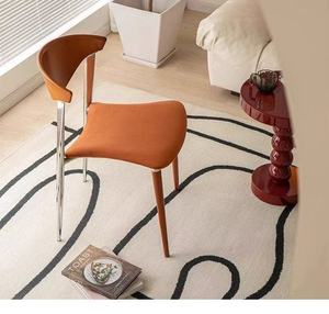 Chaise de salle à manger moderne en bois massif et métal, design doux, style nordique minimaliste haut de gamme, chaise durable pour usage commercial, extérieur, hôtel - Product Image 1