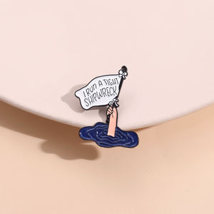 Corro un apretado naufragio bandera esmalte pines mochila Ropa Decoración broches creativo Metal solapa insignia regalo para niños amigos - Product Image 3