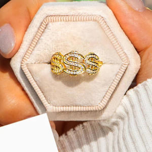 Anello Cocktail con Simbolo del Dollaro Dorato e Micro Pavé di Zirconia Cubica, Regalo Unisex, Anelli alla Moda - Product Image 5