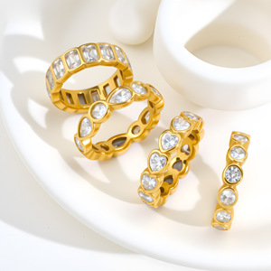 Bague en acier inoxydable plaqué or 18 carats avec zircon pour femme R321 - Product Image 1