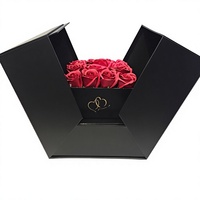 Boîte cadeau carrée brillante laminée avec motif floral pour pâtisseries et cadeaux floraux