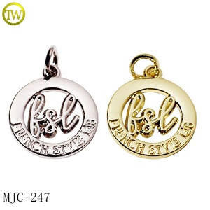 Tùy Chỉnh Vòng Hình Dạng Thư Kim Loại Thẻ Đồ Trang Sức Vòng Đeo Tay Phụ Kiện Vàng Logo Kim Loại Treo Mặt Dây Chuyền Charms Cho Bangle - Product Image 2