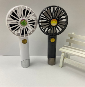 Ventilador de Broma Eléctrico de Plástico Blanco y Negro, Juguete de Broma para el Día de los Inocentes - Product Image 5