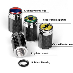 Bouchons de <span class=keywords><strong>valve</strong></span> de roue de <span class=keywords><strong>pneu</strong></span> de <span class=keywords><strong>pneu</strong></span> de voiture en fibre de carbone avec logo personnalisé en vente - Product Image 2