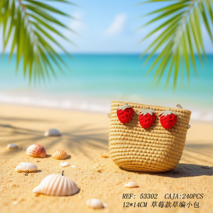 Borsa Intrecciata Stile Fragola 12x14cm per Bambini con Decorazioni a Forma di Fragola - Product Image 3