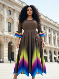 فستان كنيسة أبيض مطوي بتدرج لوني للنساء ذوات المقاسات الكبيرة، بأكمام 3/4، فستان رسمي طويل للمناسبات مع أساور متباينة - Product Image 3