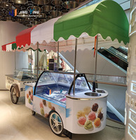 Chariot de présentation de gelato de style italien, chariot mobile de vente de crème glacée avec roues et auvent personnalisé, soudure électrique en métal