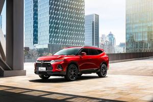 2023 Chevrolet <span class=keywords><strong>Trailblazer</strong></span> Light Hybrid 2,0 T SUV Techo solar panorámico de <span class=keywords><strong>7</strong></span> plazas Caja de cambios automática Motor Turbo <span class=keywords><strong>Asientos</strong></span> de tela RWD Nuevo - Product Image 3