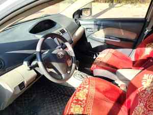 Affidabile Toyota Vitz/Yaris 1.3 GL-i Automatica del 2010, Ottima Economia di Carburante, Bassa Manutenzione per Pendolarismo Quotidiano - Product Image 6