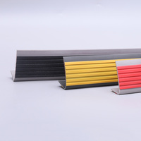Bande de protection d'escalier en PVC souple antidérapante en forme de L pour usage commercial et domestique, écologique, classe B1