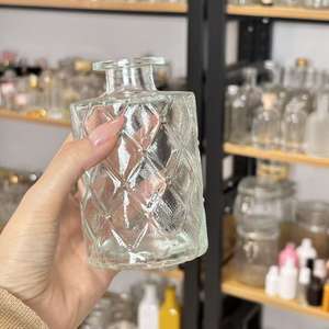 Vases en verre transparent pour centres <span class=keywords><strong>de</strong></span> <span class=keywords><strong>table</strong></span>, vase à fleurs unique en verre, vase miniature vintage sculpté créatif pour <span class=keywords><strong>table</strong></span> - Product Image 6