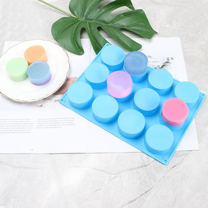 <span class=keywords><strong>Moule</strong></span> en silicone cylindrique à 12 cavités pour bombes de bain, tablettes, barres de lotion, bougies en cire d'abeille et savons ronds faits à la main - Product Image 5