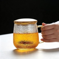 Tasse à thé en verre texturé martelé avec couvercle en bois et filtre pour la séparation du thé et de l'eau, tasse en verre résistant à la chaleur pour la consommation quotidienne