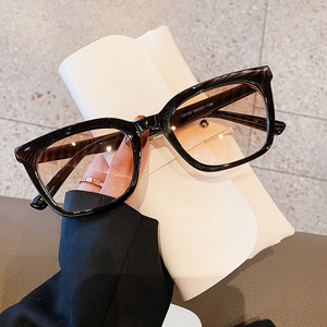 Gafas de Sol de Estilo Coreano para Mujer, Montura Cuadrada Pequeña, Lentes de PC con Gradiente Azul UV400, Tipo 3 - Product Image 2