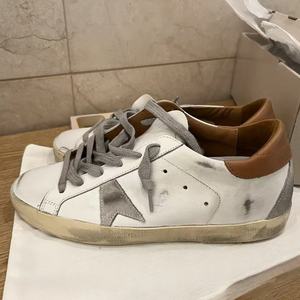Zapatillas Deportivas Transpirables con Cordones 2025: Calzado Casual de Diseño de Lujo, Estilo Celebridad, de Caña Baja, Suaves y con Amortiguación - Product Image 1