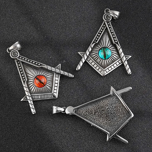 Pendentif maçonnique avec pierre œil d'ambre, plaqué argent antique, design géométrique, bijou unisexe vintage, cadeau - Product Image 6