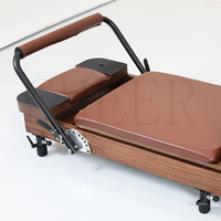 Machine de Pilates pliable de haute qualité avec cadre en chêne rouge massif et finition noyer pour l'utilisation en studio de Pilates