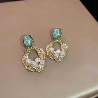 Boucles d'Oreilles Pendantes en Acier Inoxydable Style Vintage, Fleur Creuse Carrée Zircon et Perle