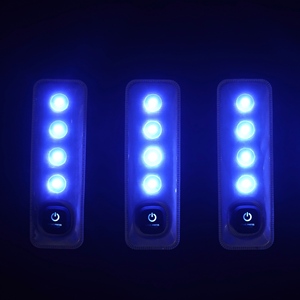 Luce Stroboscopica LED Rossa e Blu per Spalla, Alta Intensità, Riflettente Prismatica, Certificata IP65, Portatile con Clip per Sicurezza Stradale - Product Image 3