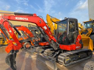 Excavadora de cadenas Kubota U55‑4 usada en buen estado, máquina de 5.5 toneladas fabricada en Japón para preparación de terrenos de viñedos y eliminación de raíces - Product Image 4