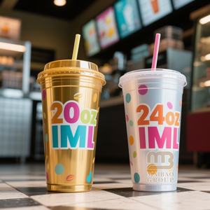 Taza de plástico de inyección de té de burbujas Iml de 700ml y 1000ml <span class=keywords><strong>con</strong></span> tapa para té de batido de leche para usuarios finales de seguros y regalos de bienvenida - Product Image 1