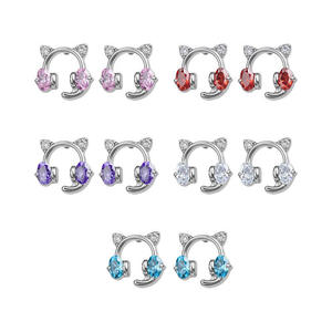 Lotus Wholesale Implant ASTM F136 G23 Titane Piercing d'oreille à dos plat fileté intérieurement motif Chat - Product Image 2