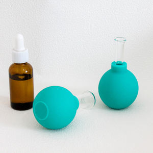 2 pièces de ventouses en <span class=keywords><strong>verre</strong></span> bleu anti-<span class=keywords><strong>cellulite</strong></span>, thérapie par ventouses, masseur, logo personnalisé, ventouses en caoutchouc anti-âge pour le visage - Product Image 4