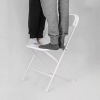 Chaise pliante en plastique blanc pour usage domestique et commercial, avec cadre métallique thermolaqué, idéale pour les réceptions et rassemblements – Vente en gros