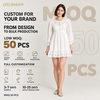Robe Courte Blanche Femme Broderie Anglaise Manches Longues Bouffantes Col Carré Boutonnée Devant Romantique OEM Marque Privée