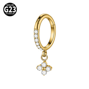 Anillo Segmentado de Titanio G23 con Flor y Circonita Cúbica |   Joyas Florales para Perforaciones de Nariz y Oreja para Estudios de Estética y Suministro al por Mayor - Product Image 5