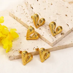 Orecchini a perno a forma di cuore <span class=keywords><strong>martellato</strong></span>, alla moda, ipoallergenici in acciaio inossidabile placcato oro per donna, da indossare tutti i giorni - Product Image 3