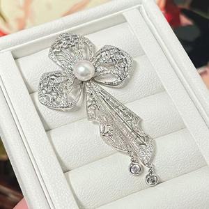 Broche de Lazo Hueco con Perlas y Diamantes de Imitación de Alta Gama, Accesorio de Flor para el Pecho para Mujer, para Ropa y Trajes, Venta al por Mayor - Product Image 2