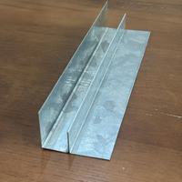 Panneaux en fibrociment, profilés de plafond en métal galvanisé