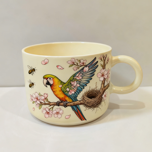 Taza de Café de Cerámica Hecha a Mano con Foto de Guacamayo Pintada a Mano, Regalo Perfecto para las Fiestas - Product Image 3