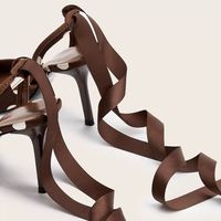Chaussures à talons pour femme, tendance, rouges et blanches à pois, avec nœud en satin, bride cheville, slingback, bout pointu, talons aiguilles