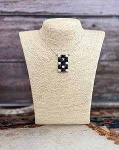 Collier en argent sterling fait main avec breloque buffle blanc pour femmes, pierre naturelle plaquée rhodium, anniversaire - Product Image 1