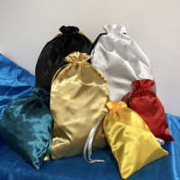 Vente en gros de sacs à cheveux en satin avec logo personnalisé pour perruques sac d'emballage cadeau en soie douce sac à provisions de haute qualité avec cordon de serrage