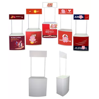 Comptoir de promotion portable pour salon professionnel avec étagère interne offrant un espace de rangement