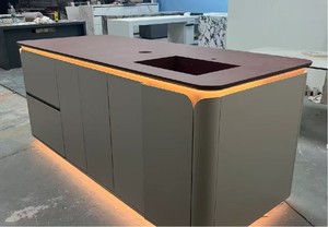 เฟอร์นิเจอร์ครัวสำเร็จรูปสไตล์โมเดิร์นสำหรับโรงแรมเชิงพาณิชย์ ดีไซน์หรูหราแบบอิตาลี ตู้เก็บของติดผนังโลหะ ชุดตู้เก็บของแบบเกาะกลางห้องนั่งเล่น - Product Image 4