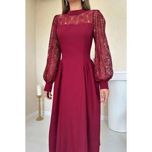 Vestido de Noche de Satén Borgoña al por Mayor con Ribete de Encaje y Detalles Fruncidos - Product Image 2