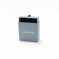 Boîte cadeau de luxe avec poignée, impression de logo personnalisée