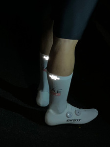 Chaussettes de cyclisme réfléchissantes pour la nuit, respirantes, sûres pour la conduite nocturne, légères, mi-mollet, pour l'été et le printemps, pour hommes et femmes - Product Image 2