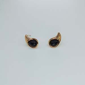 Fashion <b>Stud</b> <b>Earrings</b> 316L Stainless Steel PVD Gold Plating Sustainable Resistant <b>Black</b> Stone Inlay - Product Image 1