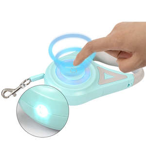 Laisse personnalisée pour chien extérieur réglable 3m 5m laisse rétractable en plastique pour chien avec lumière LED - Product Image 5