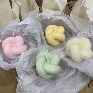 Vela Perfumada con Forma de Nudo, Personalizable, Vela Aromática con Diseño Trenzado - Product Image 1