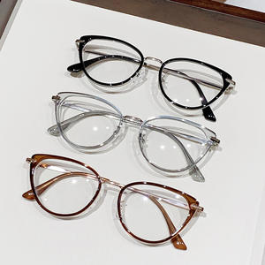 Lunettes de vue œil de chat style européen, monture métallique intégrale, verres photochromiques anti-lumière bleue pour myopes - Product Image 1
