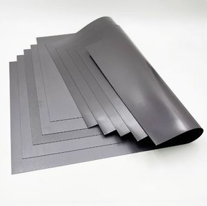 Feuille A4 magnétique en caoutchouc stratifiée adhésive blanche avec la bande double face - Product Image 3